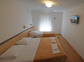 Hotel Dina