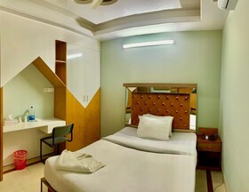 Hotel Heaven Inn