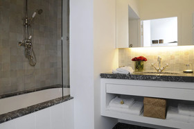 B&B Belrose Luxury