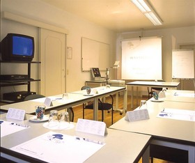 Den En Heuvel