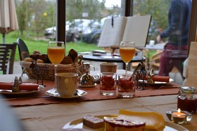Huis Bij De Lieve Bed & Breakfast