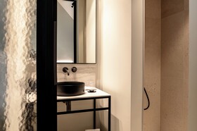 Hotel T