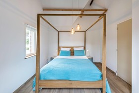 B&B Vis A Vis