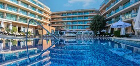 Sandy Bay Hotel, Elenite