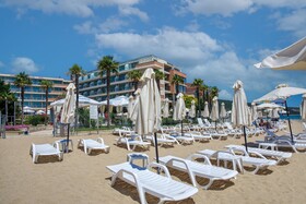 Sandy Bay Hotel, Elenite