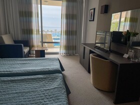 Sandy Bay Hotel, Elenite