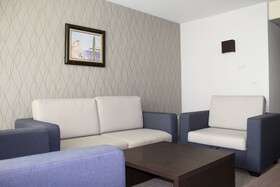 Sandy Bay Hotel, Elenite