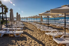 Sandy Bay Hotel, Elenite