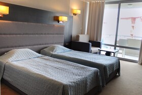 Sandy Bay Hotel, Elenite