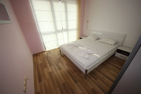 Menada Amadeus Lux