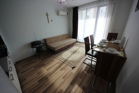 Menada Amadeus Lux