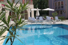 Rose Garden Omax Hotel