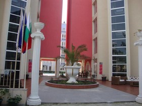 Rose Garden Omax Hotel