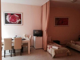 Rose Garden Omax Hotel