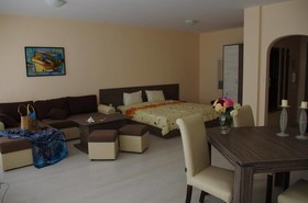 Rose Garden Omax Hotel