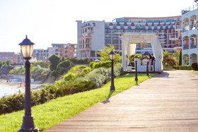 Casa Real Resort