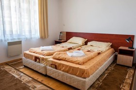 Apartments And Rooms Hadzhiata