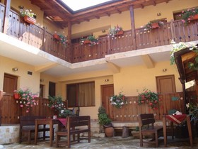Kadeva House