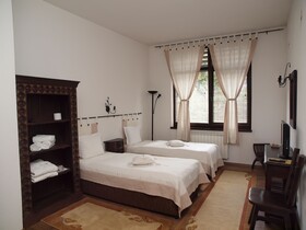 Momini Dvori