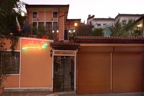 Hotel Alafrangite