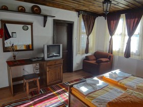 Zlatinovi Houses