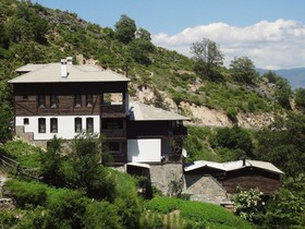 Zlatinovi Houses