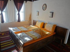 Zlatinovi Houses