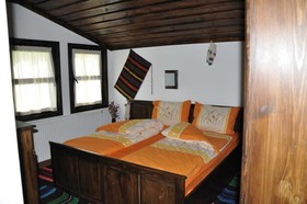 Zlatinovi Houses