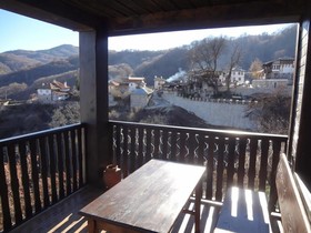 Zlatinovi Houses