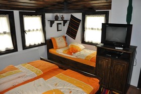 Zlatinovi Houses
