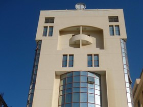 Al Commodore Suites