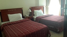 Al Commodore Suites