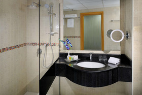 Al Safir Hotel