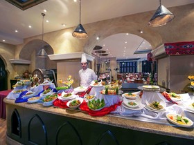 Mercure Grand Hotel Seef / All Suites