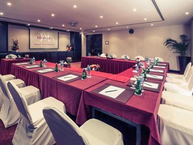 Mercure Grand Hotel Seef / All Suites