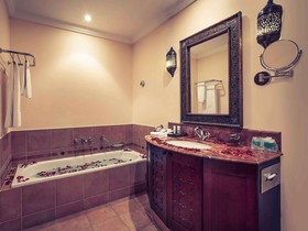 Mercure Grand Hotel Seef / All Suites