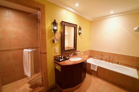 Mercure Grand Hotel Seef / All Suites
