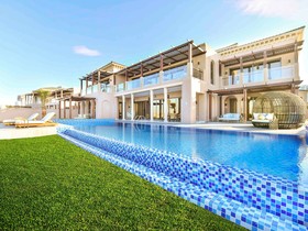 Royal Saray Resort