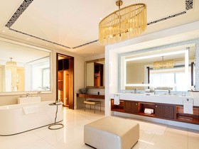 Royal Saray Resort