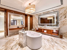 Royal Saray Resort