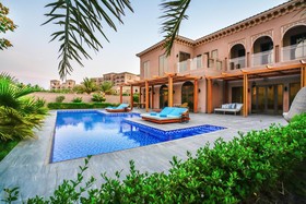 Royal Saray Resort
