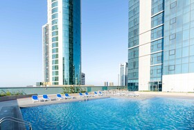 S Plaza Suites Hotel