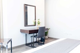 S Plaza Suites Hotel