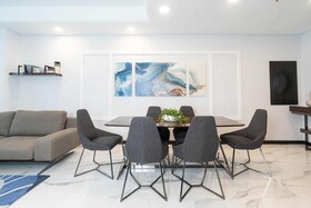 S Plaza Suites Hotel