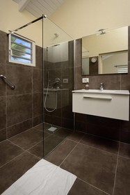 All Seasons Apartments