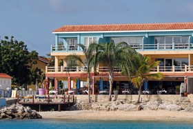 Den Laman Condominiums