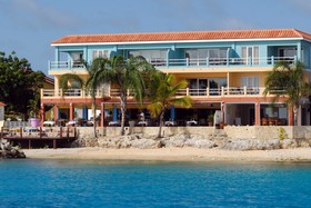 Den Laman Condominiums