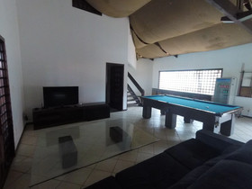 Kiwi Pousada & Lounge