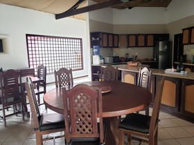 Kiwi Pousada & Lounge