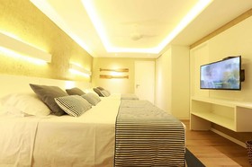 Dolphin Hotel